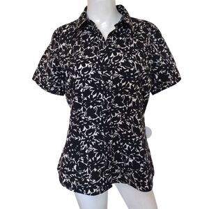 Ann Taylor Blouse Women's 10 Black & White Floral Button Up Short Sleeves Office